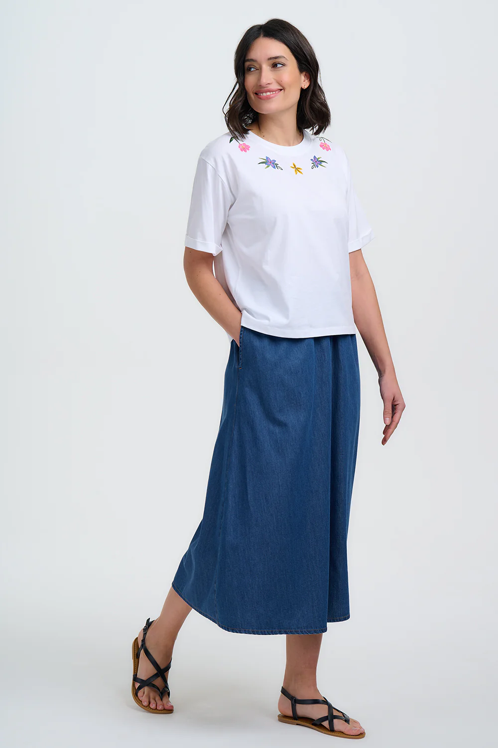 Celia Heavy-Weight T-Shirt - White, Flower Chain - Image 5